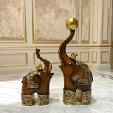 Kit 2 Esculturas de Elefante em Resina com Acabamento Madeira e Dourado